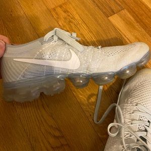 White vapor max size 8